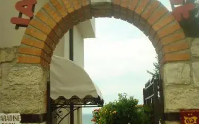Отель Guest House Ianis Paradise вид на фасад