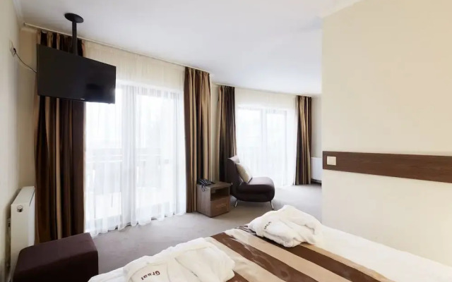 Гостиница Graal resort вид на фасад