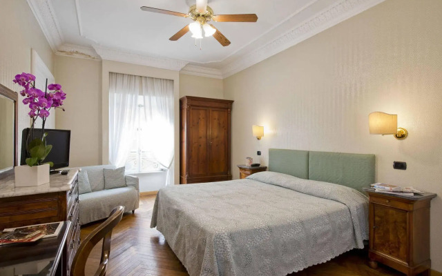 Hotel Suisse комната для гостей