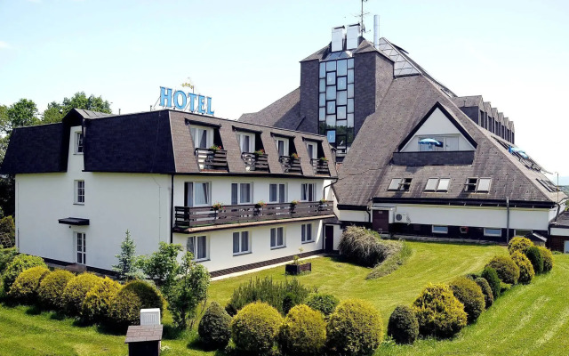 Отель Lazensky Hotel Pyramida I Чехия, Франтишкови-Лазне - отзывы, цены и фото номеров - забронировать отель Lazensky Hotel Pyramida I онлайн вид на фасад