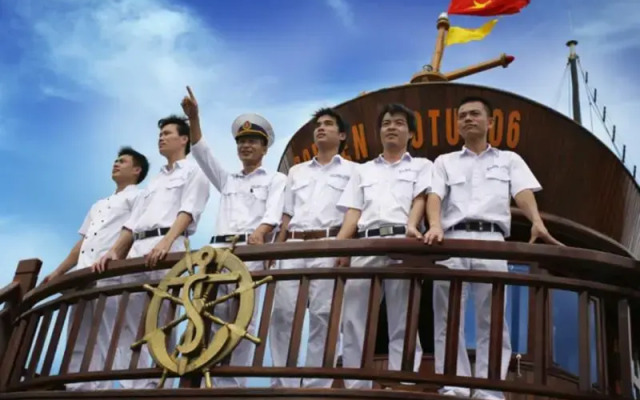 Отель Halong Golden Lotus Cruise Вьетнам, Халонг - отзывы, цены и фото номеров - забронировать отель Halong Golden Lotus Cruise онлайн вид на фасад