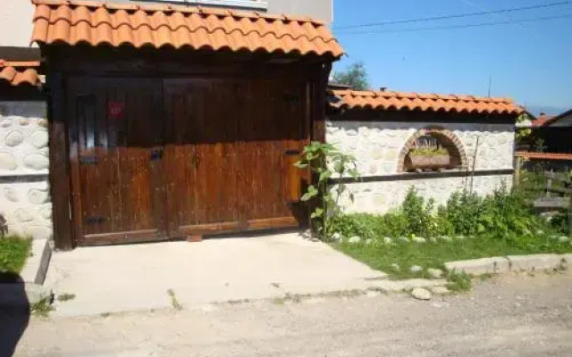 Отель Guesthouse Damyanova Kushta Банско вид на фасад