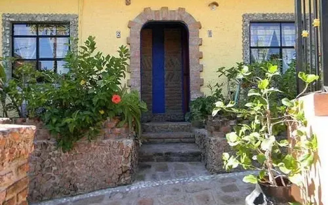 Отель Old Mazatlan Inn вид на фасад