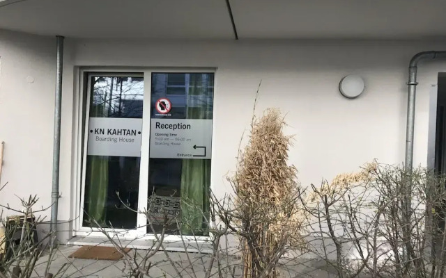 Отель Kn Kahtan Boarding House Мюнхен вид на фасад