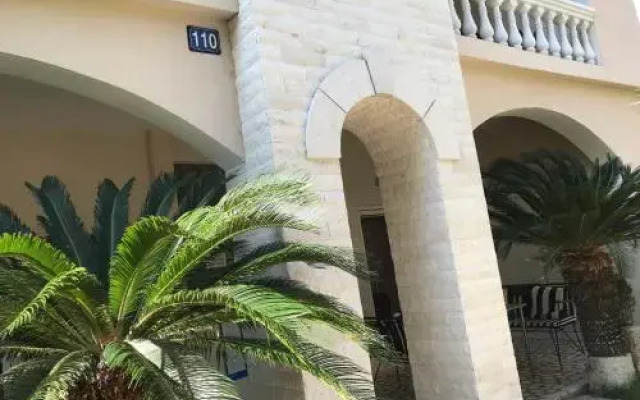 Отель Guesthouse Adrović Будва вид на фасад