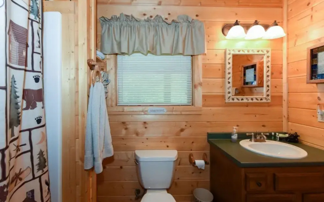 Crestview - 2 Br home by RedAwning