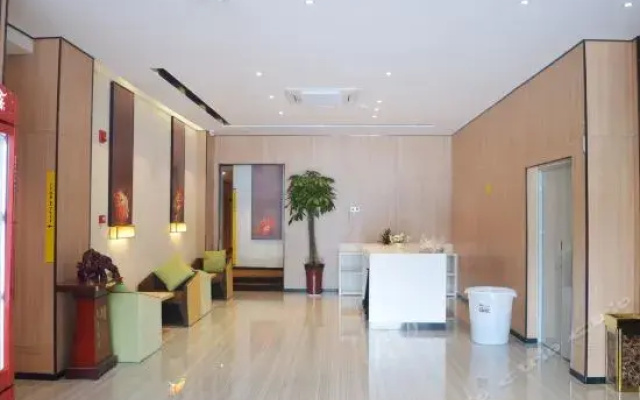 IU Hotel Shijiazhuang Xinji Shifu Street Branch