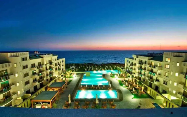 Отель Capital Coast Resort & Spa вид на фасад