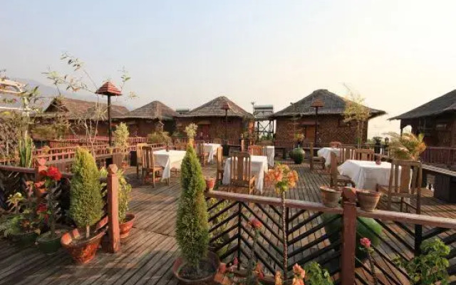 Отель Paradise Inle Мьянма, Хехо - отзывы, цены и фото номеров - забронировать отель Paradise Inle онлайн балкон