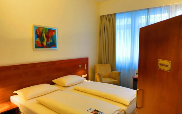 Best Western Hotel President вид на фасад