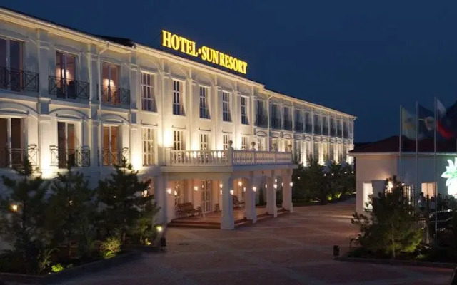 Гостиница Sun Resort вид на фасад