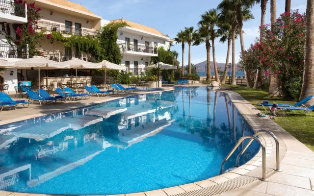 Almyrida Beach Hotel бассейн