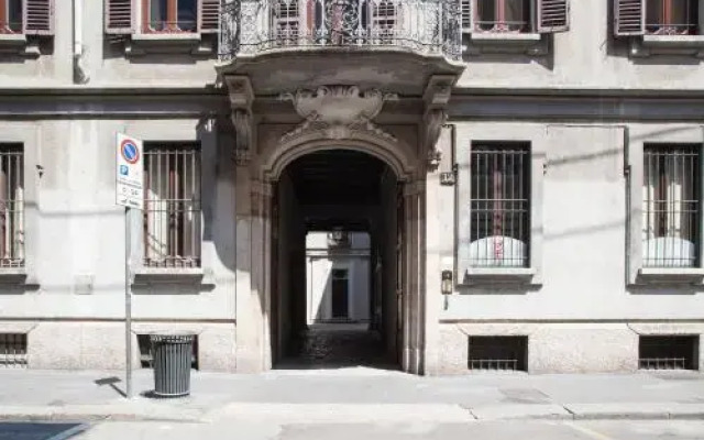 Отель Hemeras Boutique House Aparthotel Montenapoleone Милан вид на фасад
