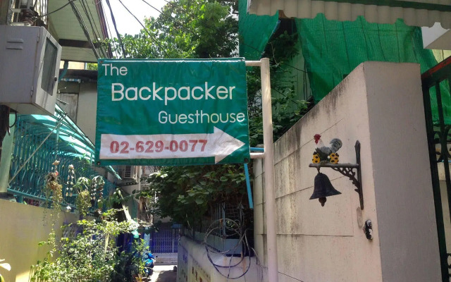 Отель The Backpacker Guesthouse вид на фасад