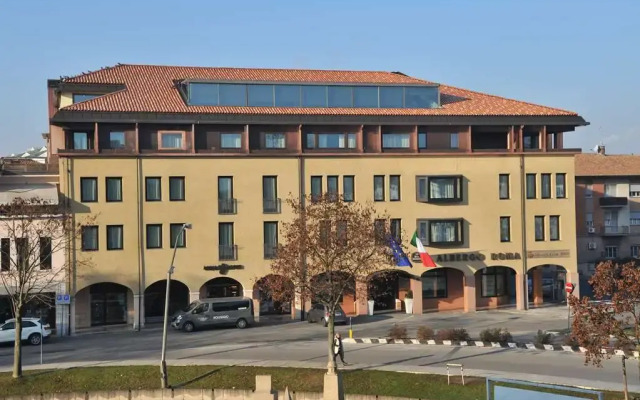 Отель Best Western Albergo Roma Италия, Кастельфранко - отзывы, цены и фото номеров - забронировать отель Best Western Albergo Roma онлайн вид на фасад