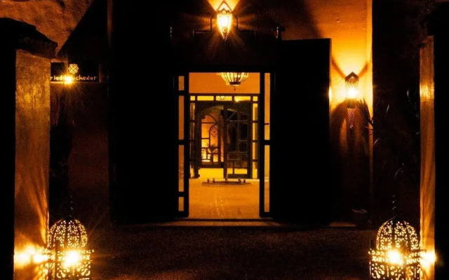 Отель Riad Bouchedor Марокко, Уарзазат - отзывы, цены и фото номеров - забронировать отель Riad Bouchedor онлайн вид на фасад