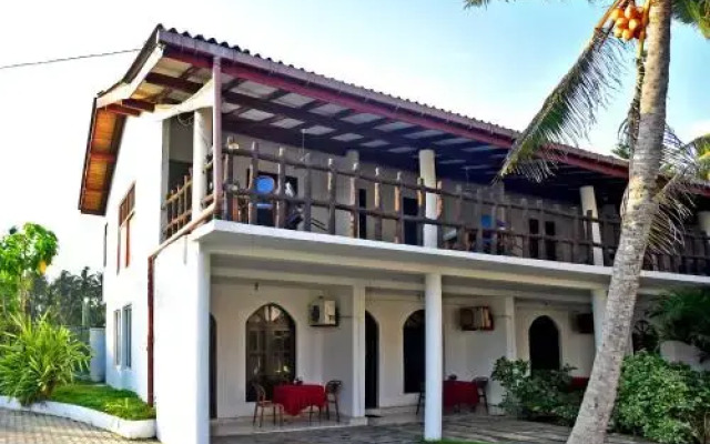 Deutsch Lanka Hotel & Restaurant вид на фасад