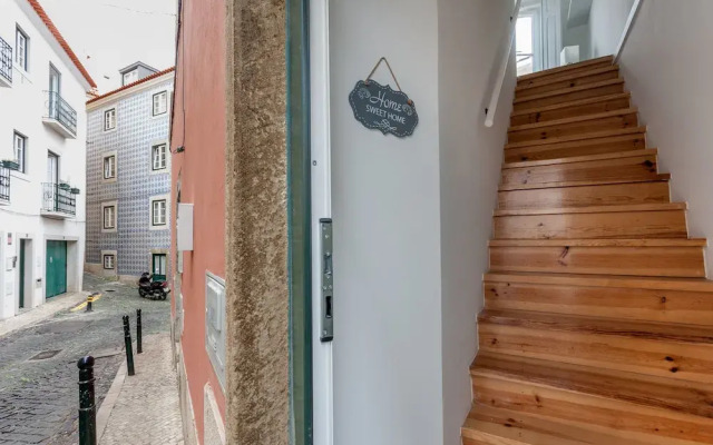 Отель Alfama Friends Home Gonzalos Home вид на фасад