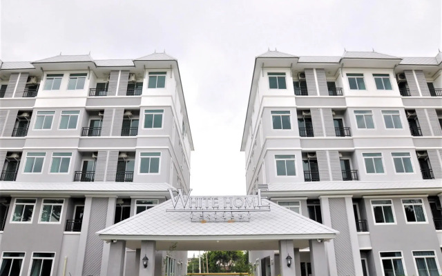 Отель White Home Residence Бангкок вид на фасад