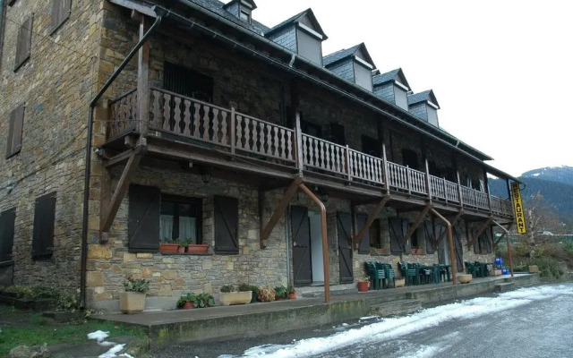 Hotel Castieru вид на фасад