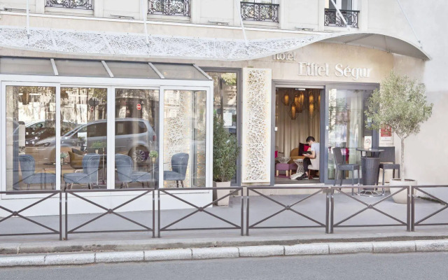 Hotel Eiffel Segur вид на фасад