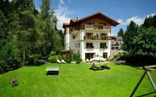 Hotel & Residence St. Nikolaus Монклассико вид на фасад