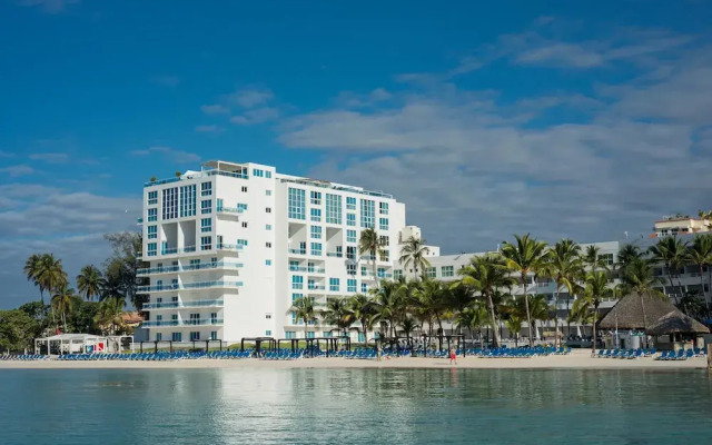 Отель Be Live Hamaca Suites All Inclusive Бока Чика вид на фасад