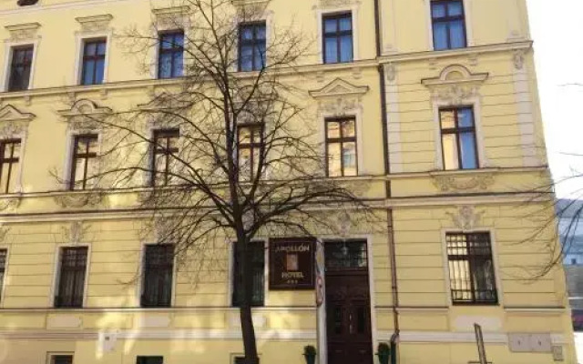 Hotel Apollon Литомержице вид на фасад