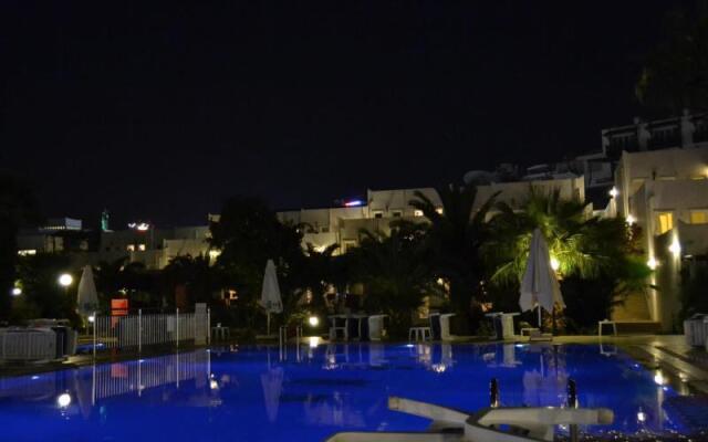 Nagi Beach Hotel 2