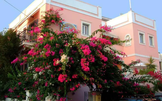 Отель Villa Rodanthos вид на фасад