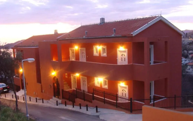 Апартаменты Apartments Alessandra вид на фасад