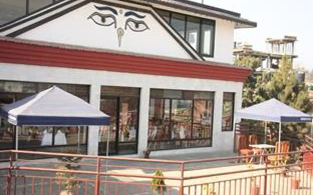 Khumbila Hotel вид на фасад
