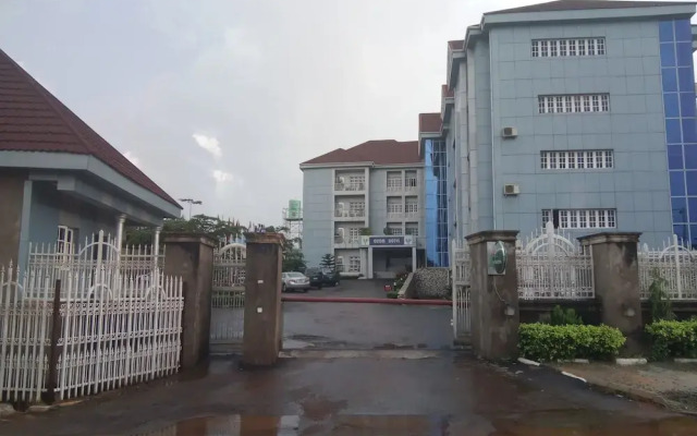 Ozom Hotel Энугу вид на фасад