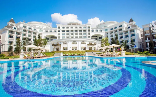 Отель Vinpearl Resort & Spa Ha Long вид на фасад