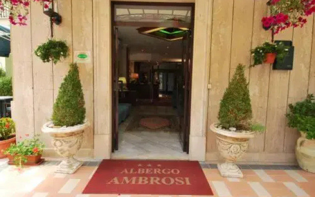 Hotel Ambrosi Фьюджи вид на фасад