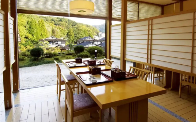 Отель Yukai Resort Saiki Bekkan Мисаса вид на фасад