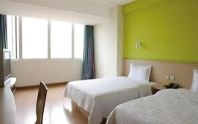 7 Days Inn Weinan Jiefang Road Train Station Branch