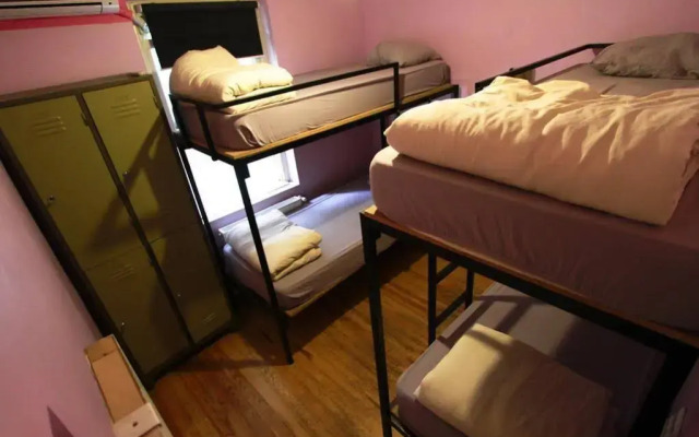 Galata West Hostel комната для гостей