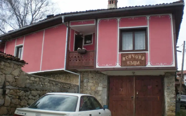 Отель Nenchova Guest House вид на фасад