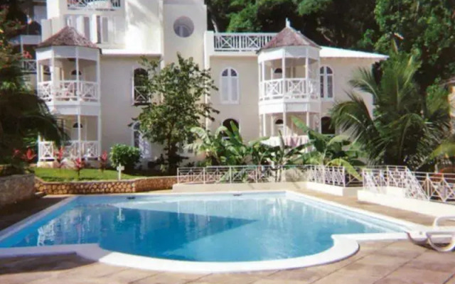 Отель Columbus Heights Skycastles Ochos Rios вид на фасад