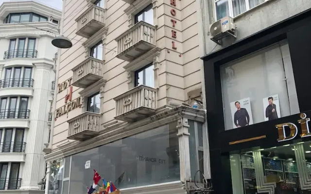 Falcon Hotel вид на фасад