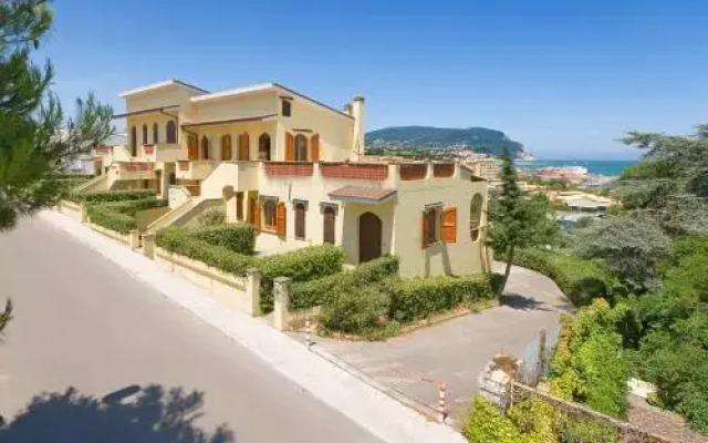 Отель Residence Gigli Нумана вид на фасад