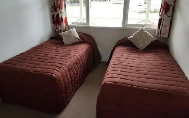 Featherston Motels And Camping