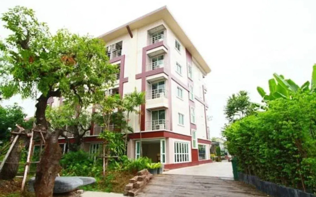 Отель The Loft Resort Bangkok вид на фасад