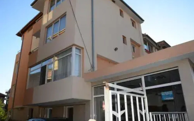 Отель Veda Guest House Поморие вид на фасад