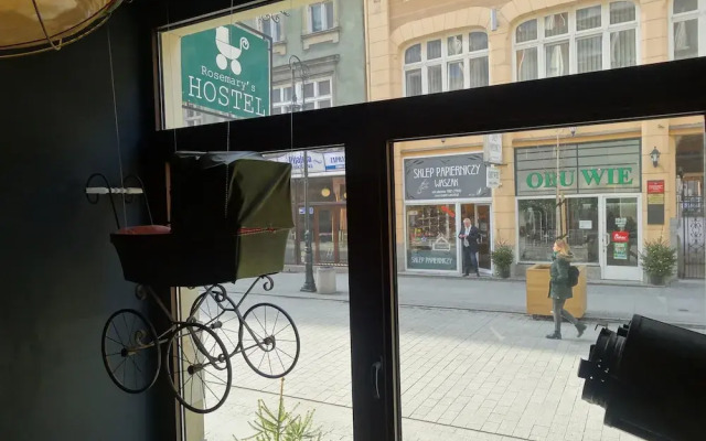 Rosemary's Hostel вид на фасад