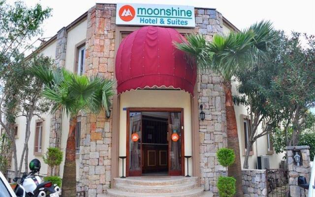 Moonshine Hotel & Suites 0