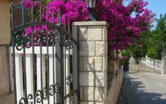 Отель Guest House Villa Ritsa вид на фасад