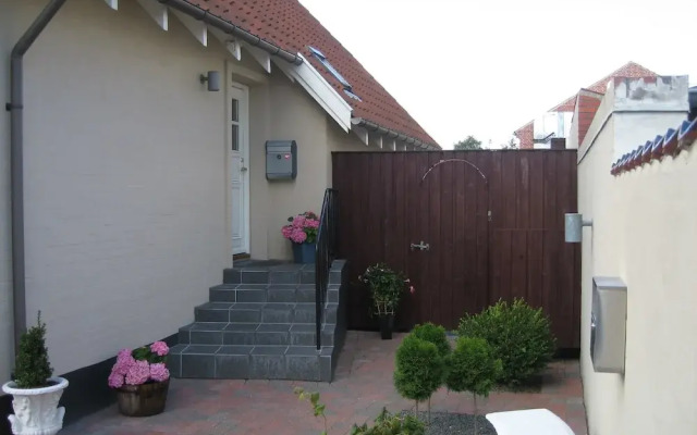 Апартаменты Amalie Bed and Breakfast & Apartments вид на фасад