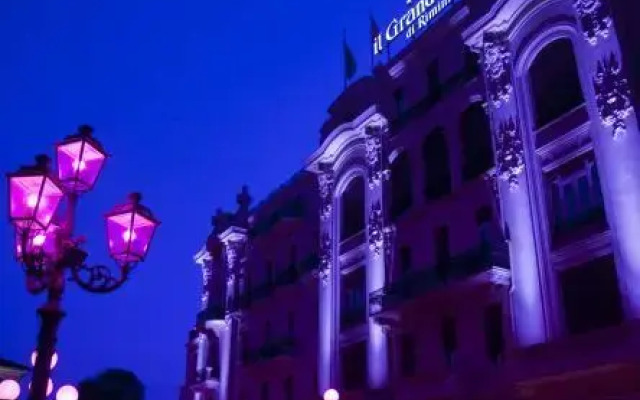 Hotel Milano "ile De France" Римини вид на фасад